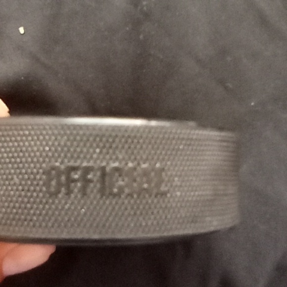 Vancouver Canucks game puck official - Picture 3 of 5